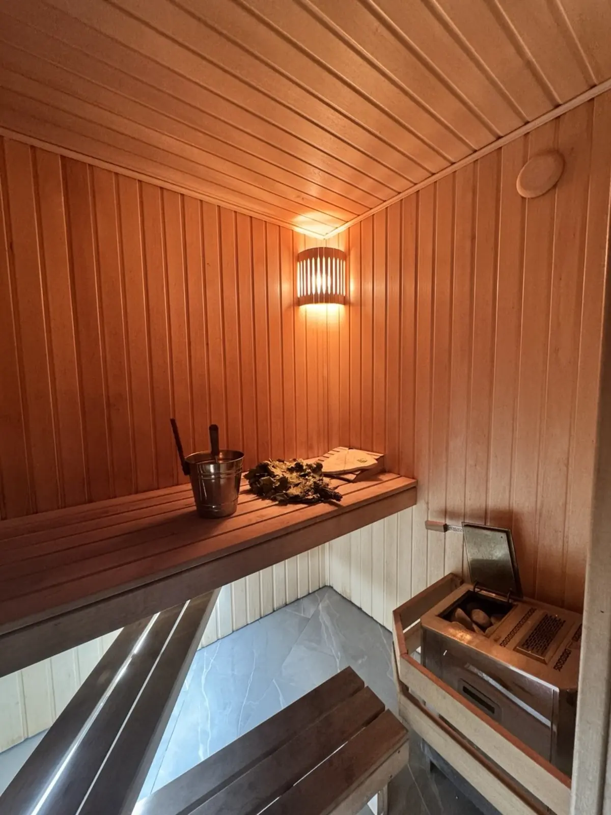 Парная RELAXHOMESPA: камни, ведро, ковш, полки