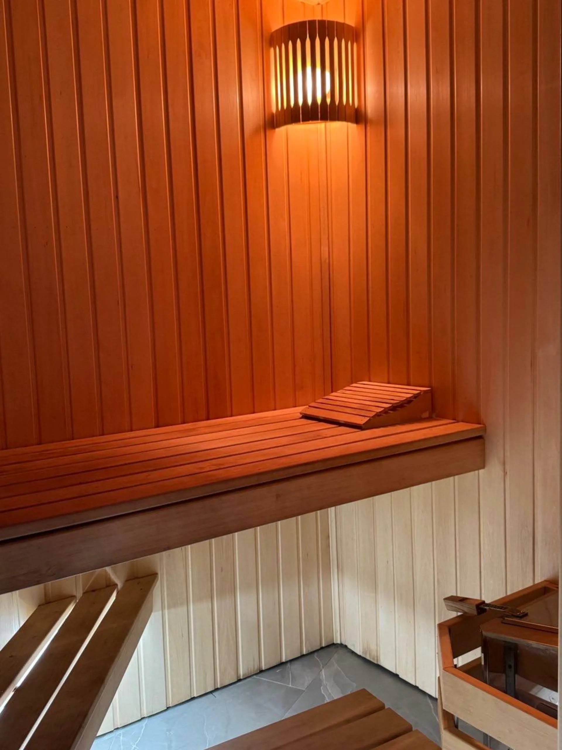 Полок и подсветка в парной RELAXHOMESPA